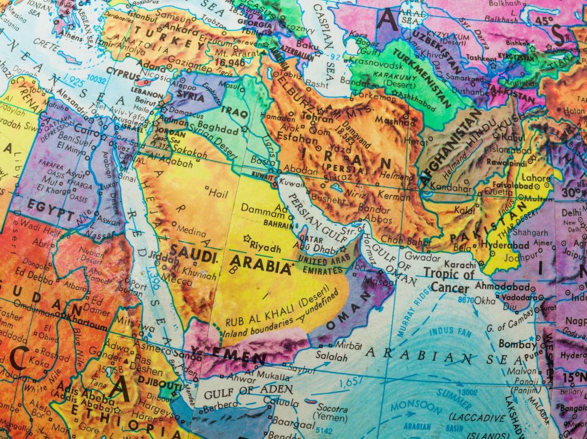اللعب على محيط الدائرة في الإقليم