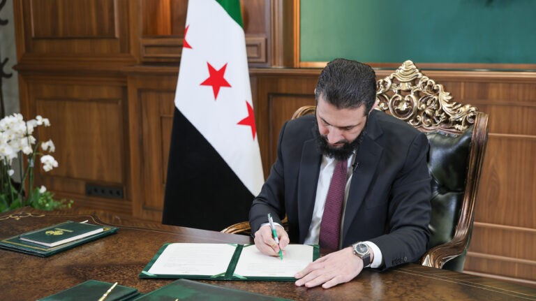 مرسوم ثوري يعترف بالكرد ويربك