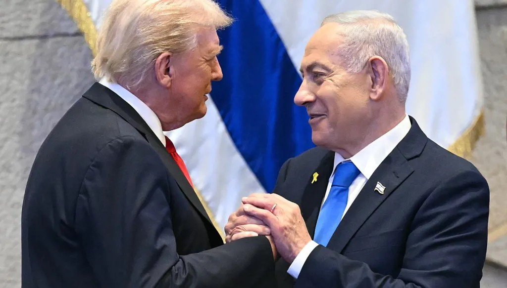 ضغوط ترامب على نتنياهو تتوقّف في غزّة... والسلام الإقليمي موضع شكّ من دون حلّ الدولتين