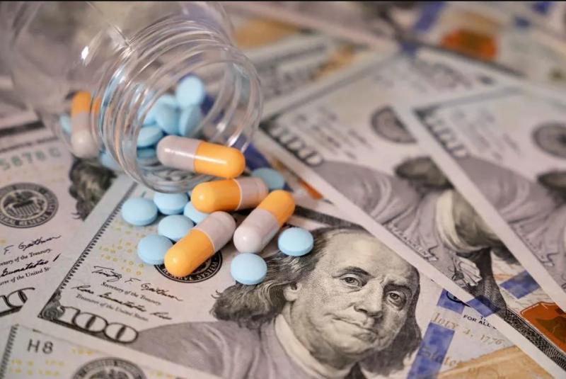 الدواء في العالم العربي... من يُحدّد السعر ومن يدفع الثمن؟!