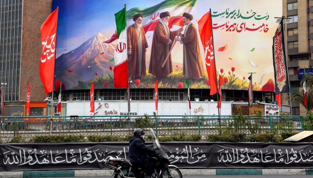 رسائل مجتبى خامنئي في خطابه الأول