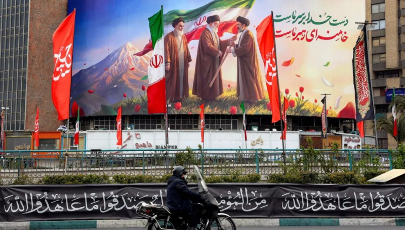 رسائل مجتبى خامنئي في خطابه الأول