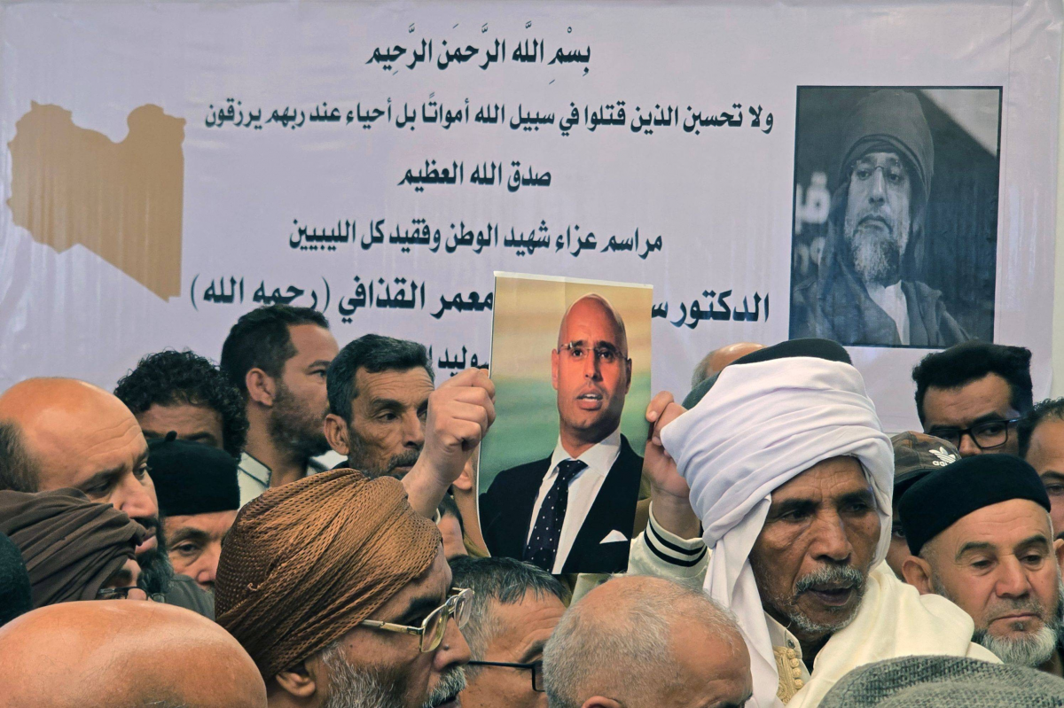 مَن رفع الغطاء عن سيف؟