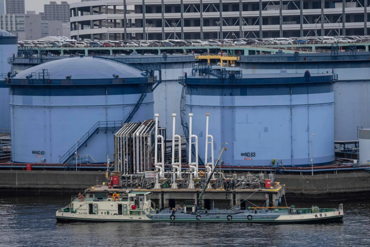 إيران تستخدم مضيق هرمز في ابتزاز العالم